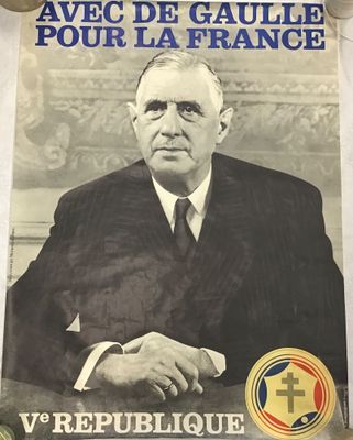 la couverture d'un livre avec la photo d'un homme en costume-cravate