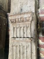 Paire de pilatres en chêne sculpté de cannelures. (photo 5)