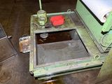 a picture of a machine that is sitting on the floor