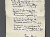 une vieille lettre écrite à l'encre bleue sur un bout de papier