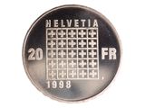 une pièce d'argent sur laquelle est représenté un calendrier