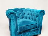 fauteuil Chesterfield en velours bleu, avec accoudoirs et dossier capitonnés