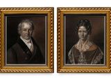 deux portraits encadrés d'un homme et d'une femme en tenue de soirée