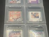 six cartouches de jeux Nintendo dans un étui en plastique