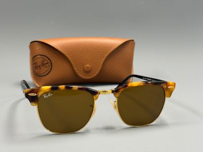 Lunettes de soleil Ray-Ban Clubmaster, motif écaille, verres marron
