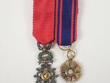 une image représentant une médaille sur laquelle figurent une étoile et une autre médaille