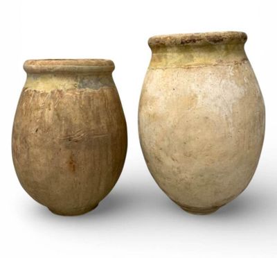 BIOT : Deux jarres à col ourlet en terre cuite partiellement… - Photo 1