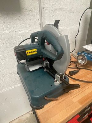 l'image d'une machine posée sur une table