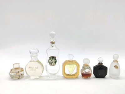 Lot de 7 flacons factices/vides de diverses marques dont CAR…