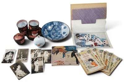 une image représentant une collection de vieilles photographies et cartes japonaises