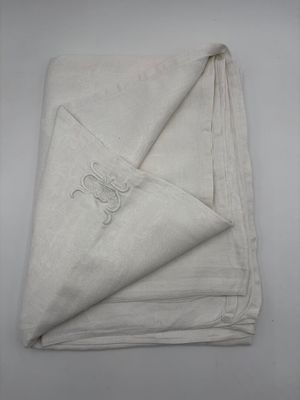 Nappe en lin, décor aux hirondelles et chiffrée au centre.