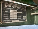 a sign on the side of a machine that says esvert