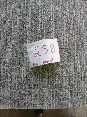 un bout de papier sur lequel figure une étiquette de prix