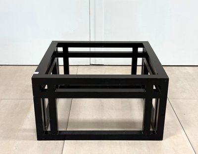 Attribué à Jean-Michel WILMOTTE, Jardinière en bois noirci.