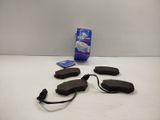 Les plaquettes de frein sont posées sur la table, à côté d'un sac de lait.