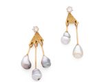 une paire de boucles d'oreilles ornées de perles et de diamants
