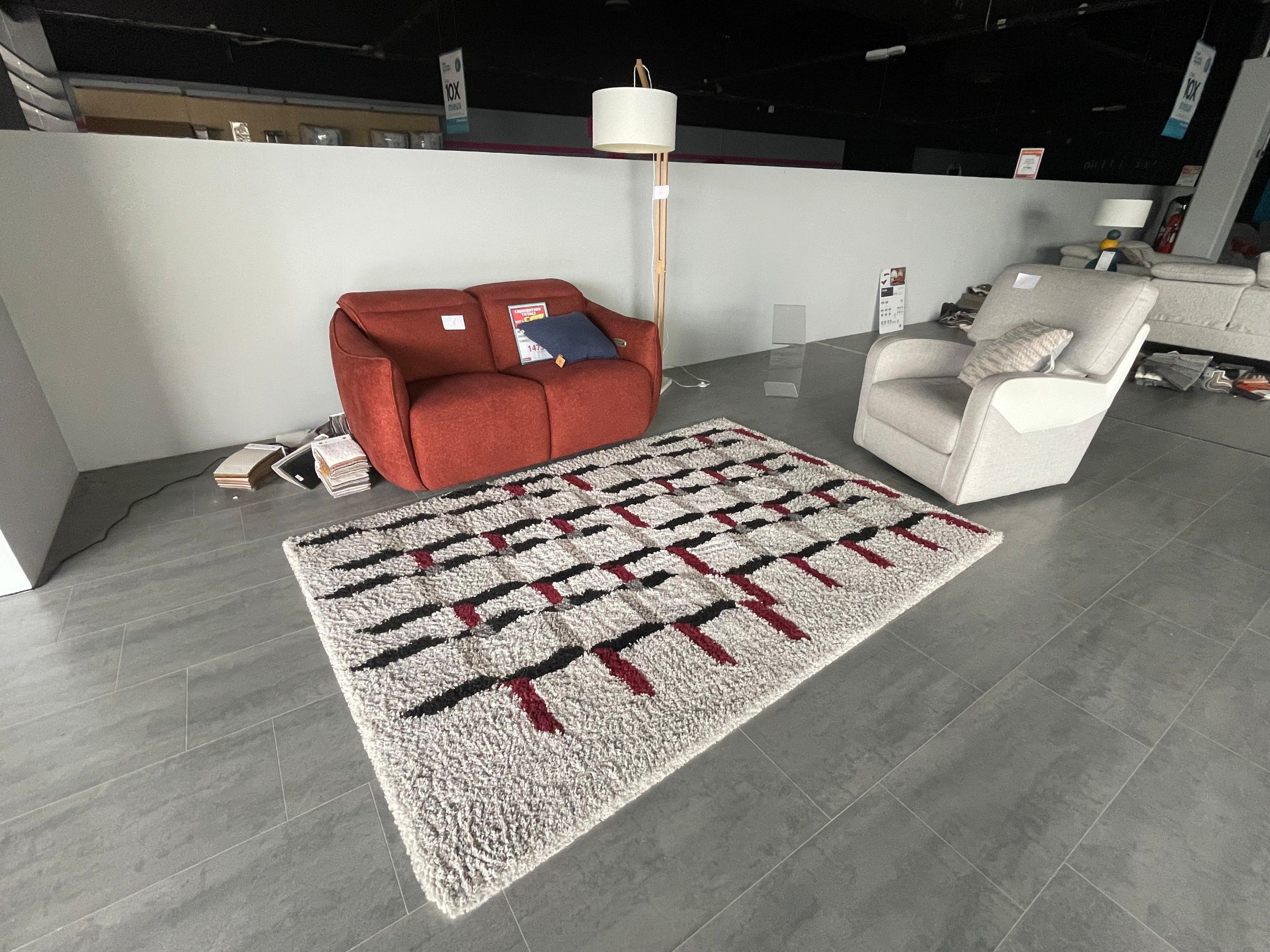 Canapé 2 places tissu rouge électrique + Fauteuil cabriolet …