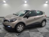 le nouveau renault c - cross suv est garé dans un showroom