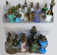 Important ensemble de lampes à pétrole et réservoirs : verre…
