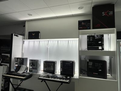 6 unités centrales d’ordinateur d’assemblage maison et une unité centr