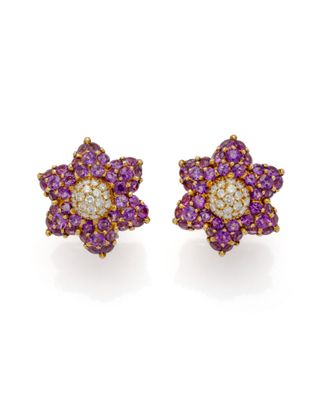 une paire de boucles d'oreilles en saphir rose et diamant