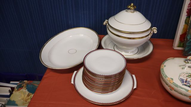 Lot comprenant service à gâteau en porcelaine de Limoges, joint u...