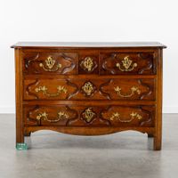 Commode à quatre tiroirs, en bois de fruitier ou en noyer et… (photo 2)