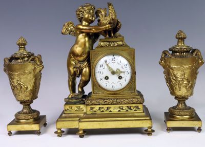 D'après CLODION Garniture de cheminée en bronze doré et cise…