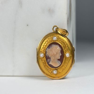 an image of a gold locke with a picture of a woman on it