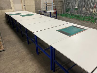 10 tables de travail spécial bulle (rail et coupe). Haut. 91 – Long. 1 - Photo 1