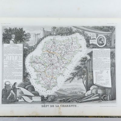 une ancienne carte de la France avec une carte du pays