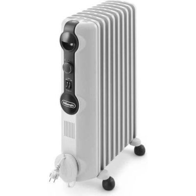 Le radiateur à huile repose sur une surface blanche.