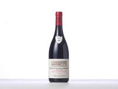 the bottle of red wine is sitting on the table