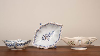 Ensemble de trois saucières en faïence du XVIIIe siècle comp…