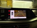 a picture of a car ' s rear view camera in the dashboard