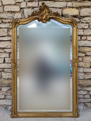 MIROIR en bois et stuc doré à décor de fleurs et feuillages de style R - Photo 1