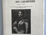 un vieux livre sur lequel figure la photo d'un homme en uniforme militaire