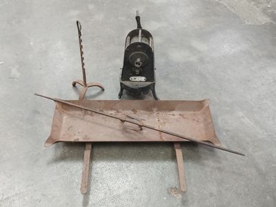 a small machine that is sitting on the floor