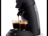 une image représentant une cafetière noire avec deux tasses de café
