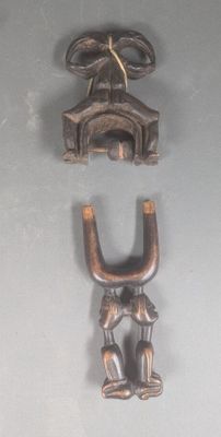 deux œuvres d'art accrochées au mur