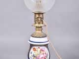 a lamp that has a glass shade on it