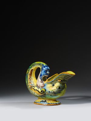 un gros plan d'une figurine d'oiseau posée sur une surface blanche