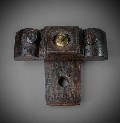 an image of a wooden cross with a face in the center