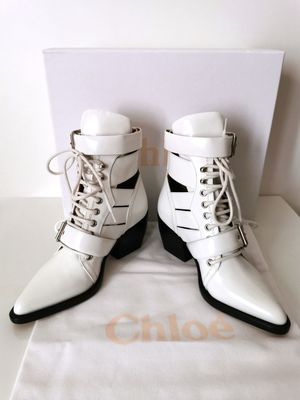 Chloé "Rylee 60 Openwork Western Ankle Boots" : Bottines à b…