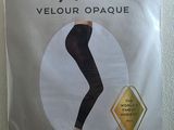 the packaging of a pair of leggings is shown on the wall