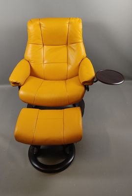 Fauteuil Stressless en cuir moutarde, avec repose-pied et ta… - Photo 1