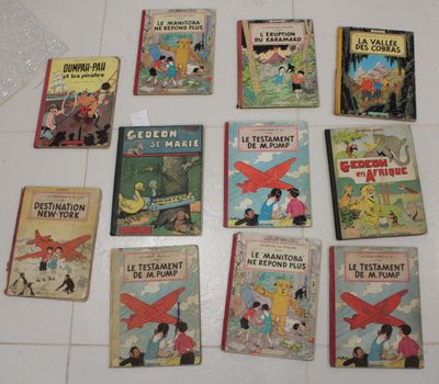 Plusieurs livres pour enfants sont alignés sur un sol carrelé