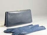 a pair of gloves and a purse sitting on top of a table