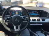 the steering wheel and dashboard of a mercedes s - class car