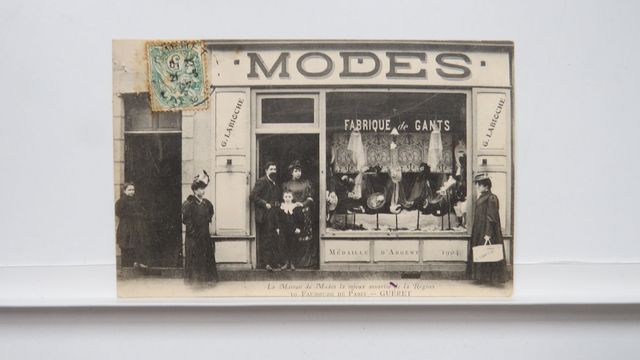 Guéret : Maison G. Labioche, Fabrique de Gants. Modes.Timbre appl...